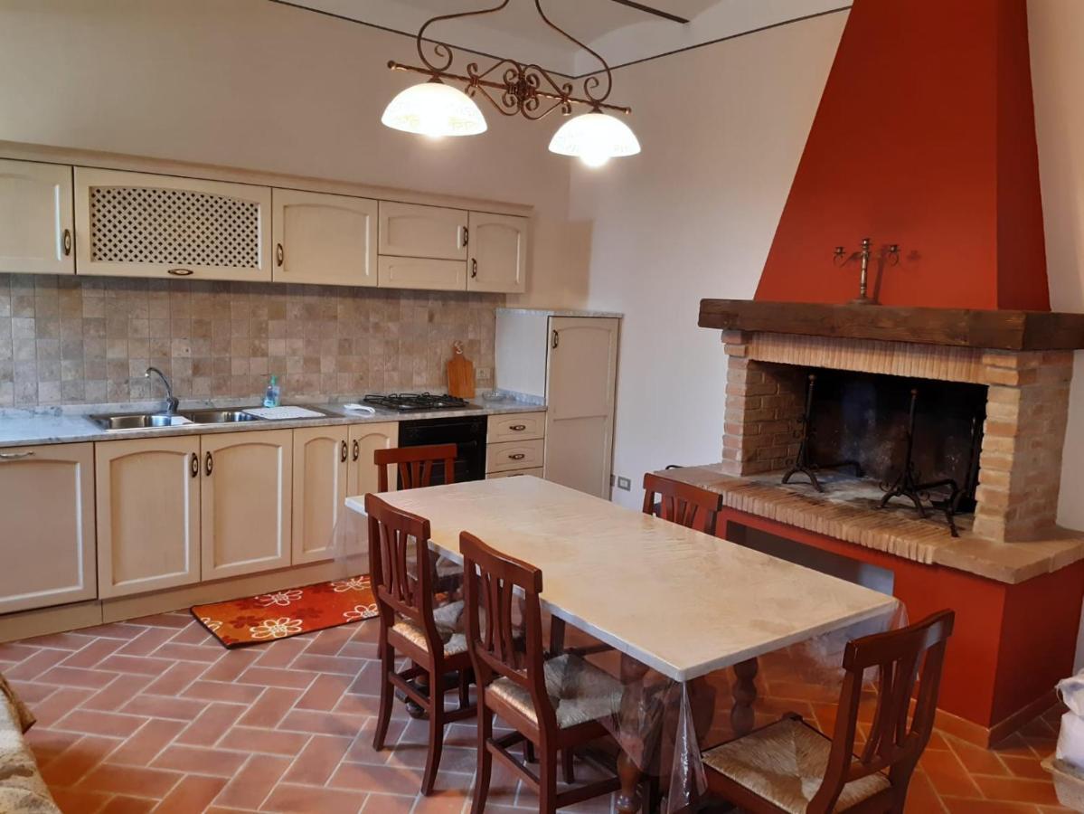 Agriturismo La Valle Della Lavanda - Podere Mezzastrada Fauglia Δωμάτιο φωτογραφία